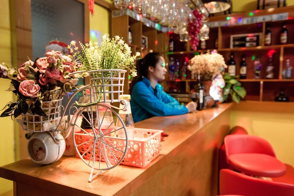 Halong Party Hostel Халонг Экстерьер фото